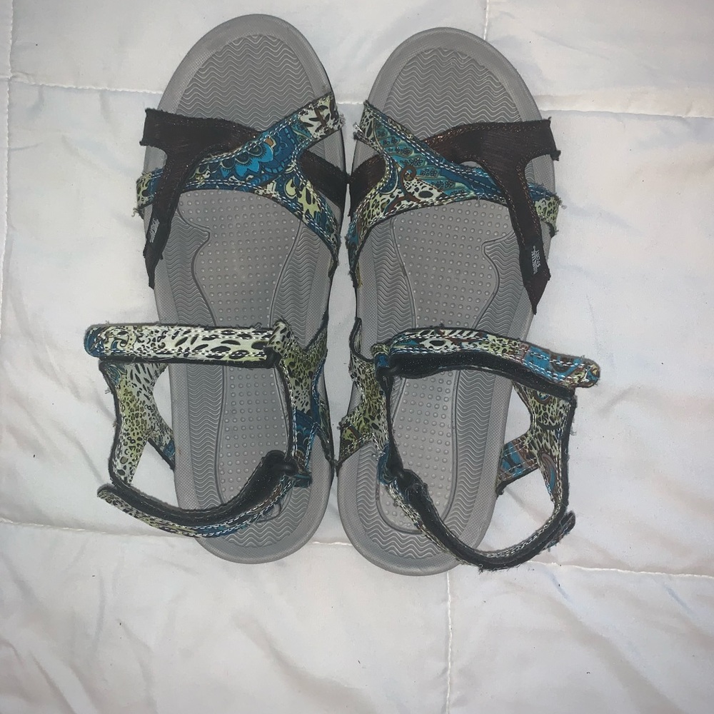Muk luks sandals